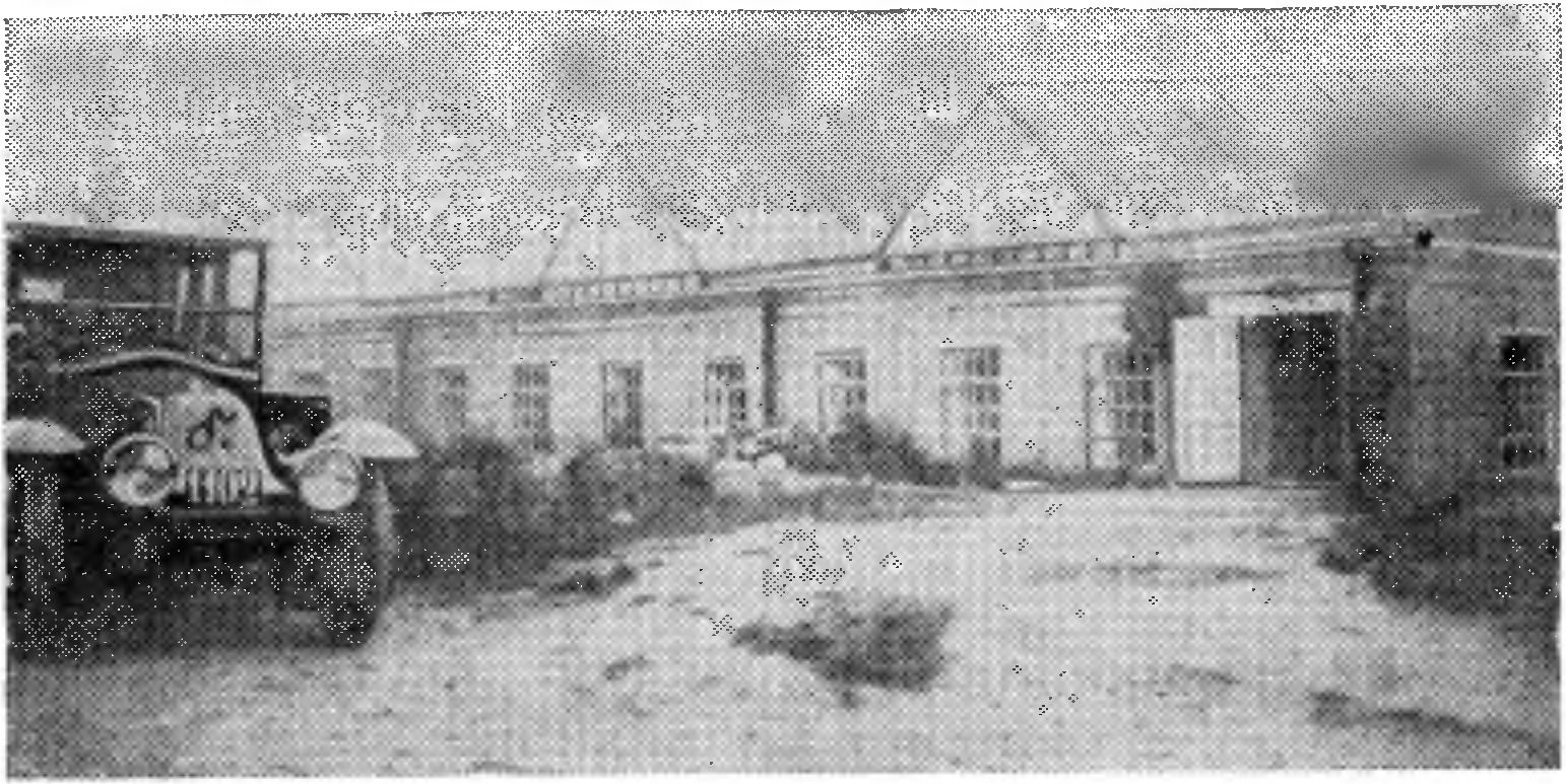 Автомобиль, на котором В. И. Ленин приехал на завод Михель-сона. 1918 г.