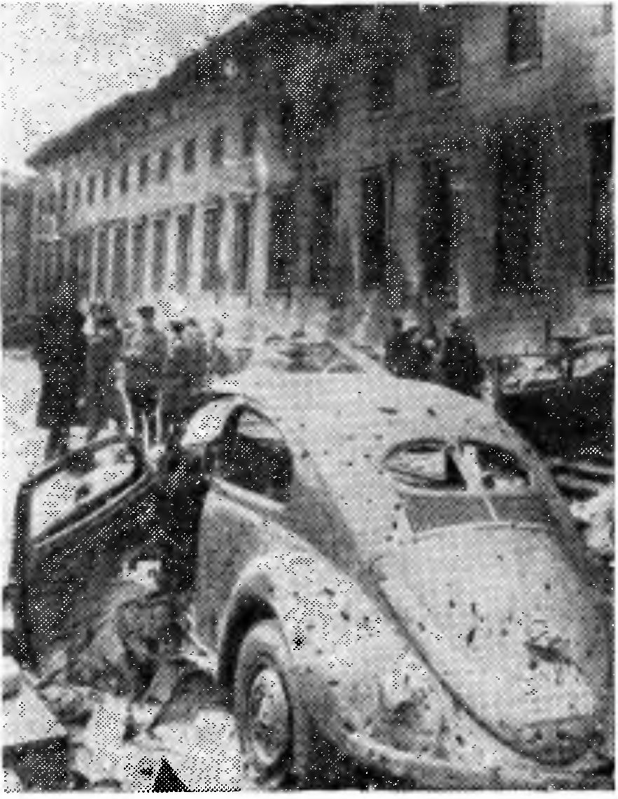 Во дворе имперской канцелярии. 1945 г.
