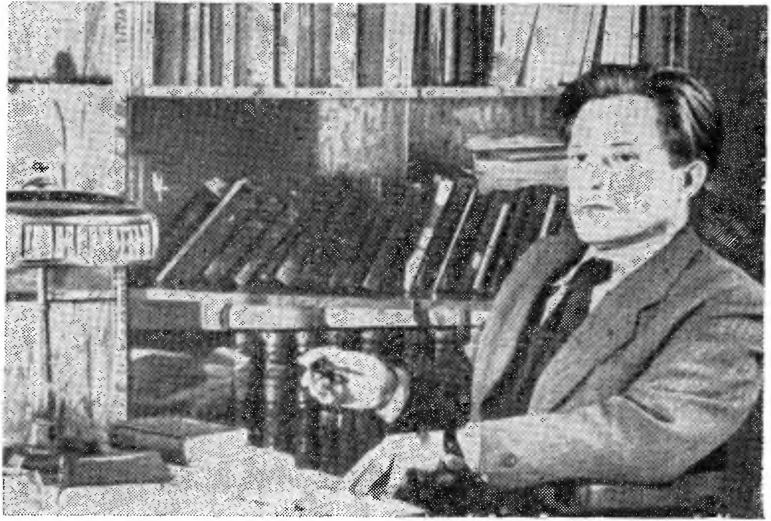 Ярослав Галан в рабочем кабинете. 1947 г.